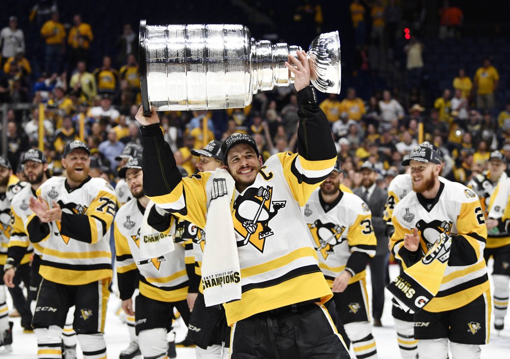 Hokejisté Pittsburghu slaví obhajobu Stanley Cupu