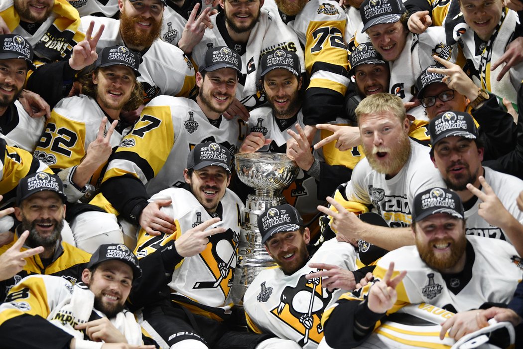 Hokejisté Pittsburghu slaví obhajobu Stanley Cupu