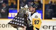 Kapitán Pittsburghu Sidney Crosby vyhrál opět po roce Conn Smythe Trophy pro nejlepšího hráče play off