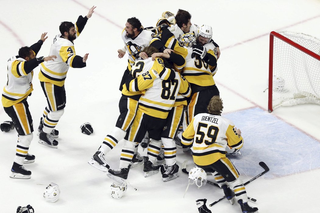 Hokejisté Pittsburghu vyhráli šestý zápas na ledě Nashvillu a slaví zisk Stanley Cupu