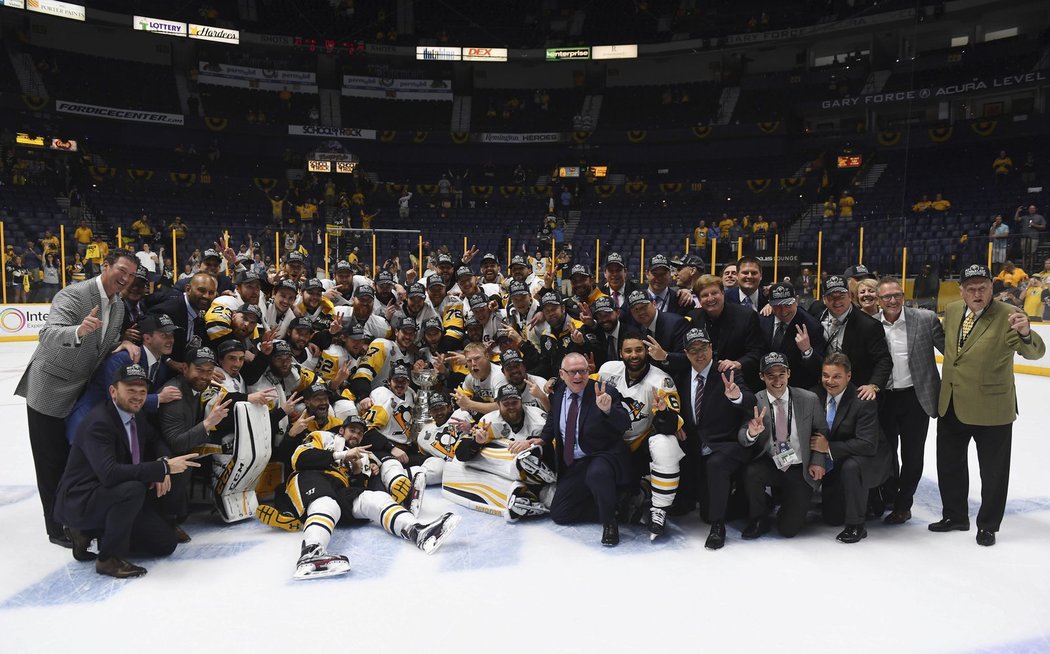 Hokejisté Pittsburghu slaví obhajobu Stanley Cupu