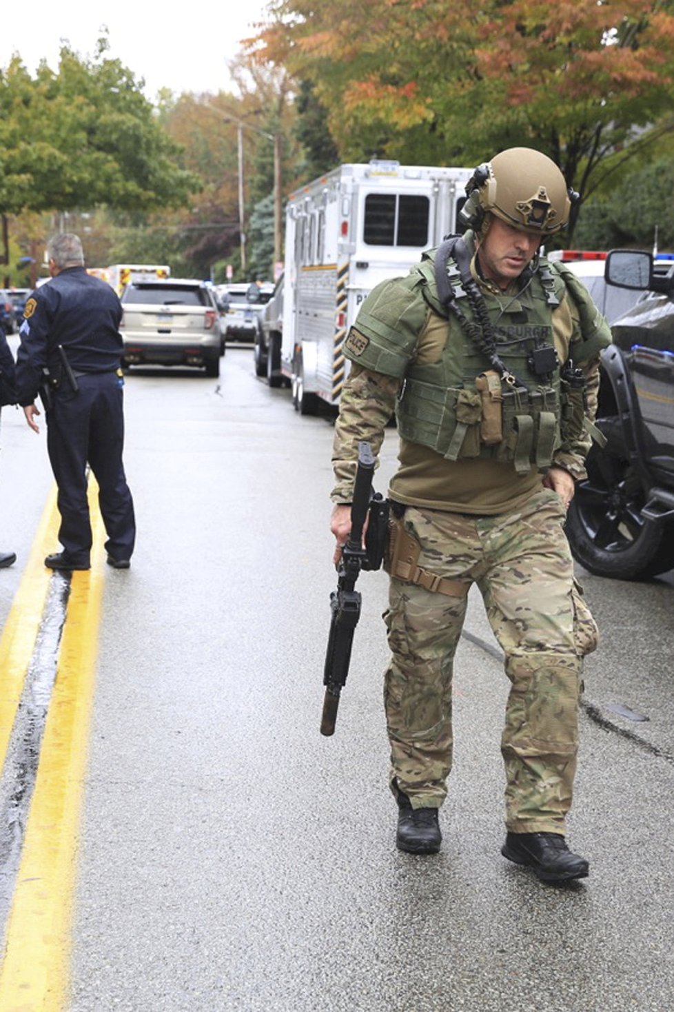 Policie zasahovala při střelbě v synagoze v americkém Pittsburghu. (27. 10. 2018)