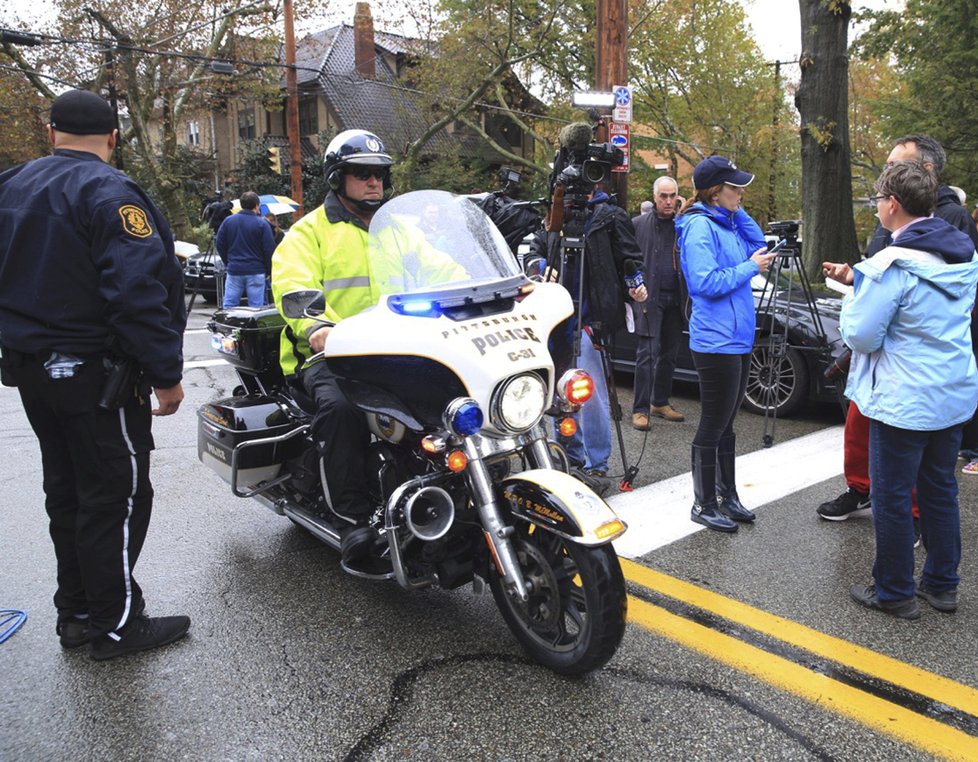 Policie zasahovala při střelbě v synagoze v americkém Pittsburghu. (27.10.2018)