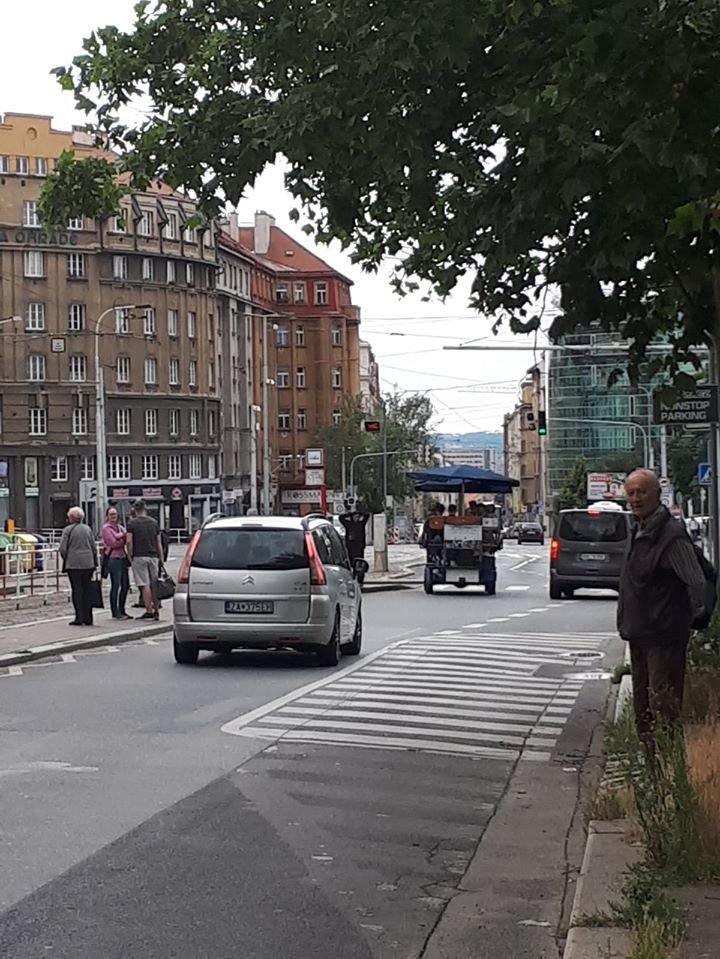 Na ulicích Prahy 3 se objevily pivní kola, která mají zakázaný vjezd do centra města