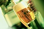 Světová pivovarnická jednička Anheuser-Busch InBev se dohodla na koupi svého menšího rivala SABMiller, majitele Plzeňského Prazdroje.