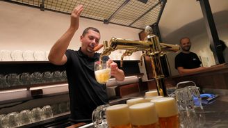 Spotřeba piva je u nás na historickém minimu. Pivovarníci a hospodští bijí na poplach Spotřeba piva je u nás na historickém minimu. Pivovarníci a hospodští bijí na poplach
