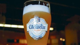 Nejslavnější rakouské svrchně kvašené pivo Edelweiss patří mezi nejlepší ve své kategorii na světě. V Táboře si mohli dát třetinku za 23 Kč. V Alpách stojí trojnásobek.