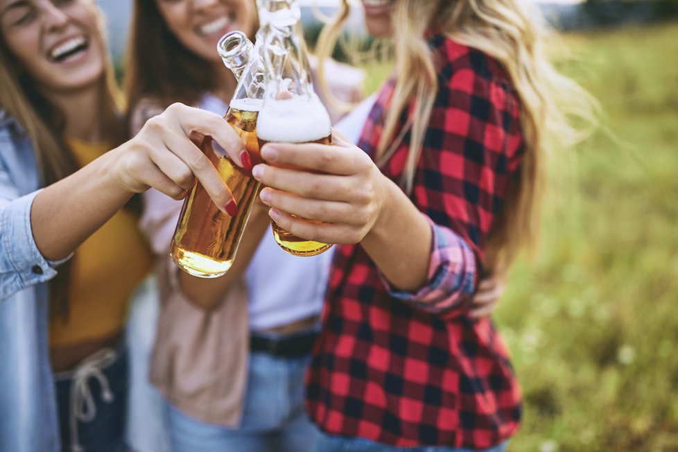 Mladí začínají s alkoholem už ve dvanácti letech