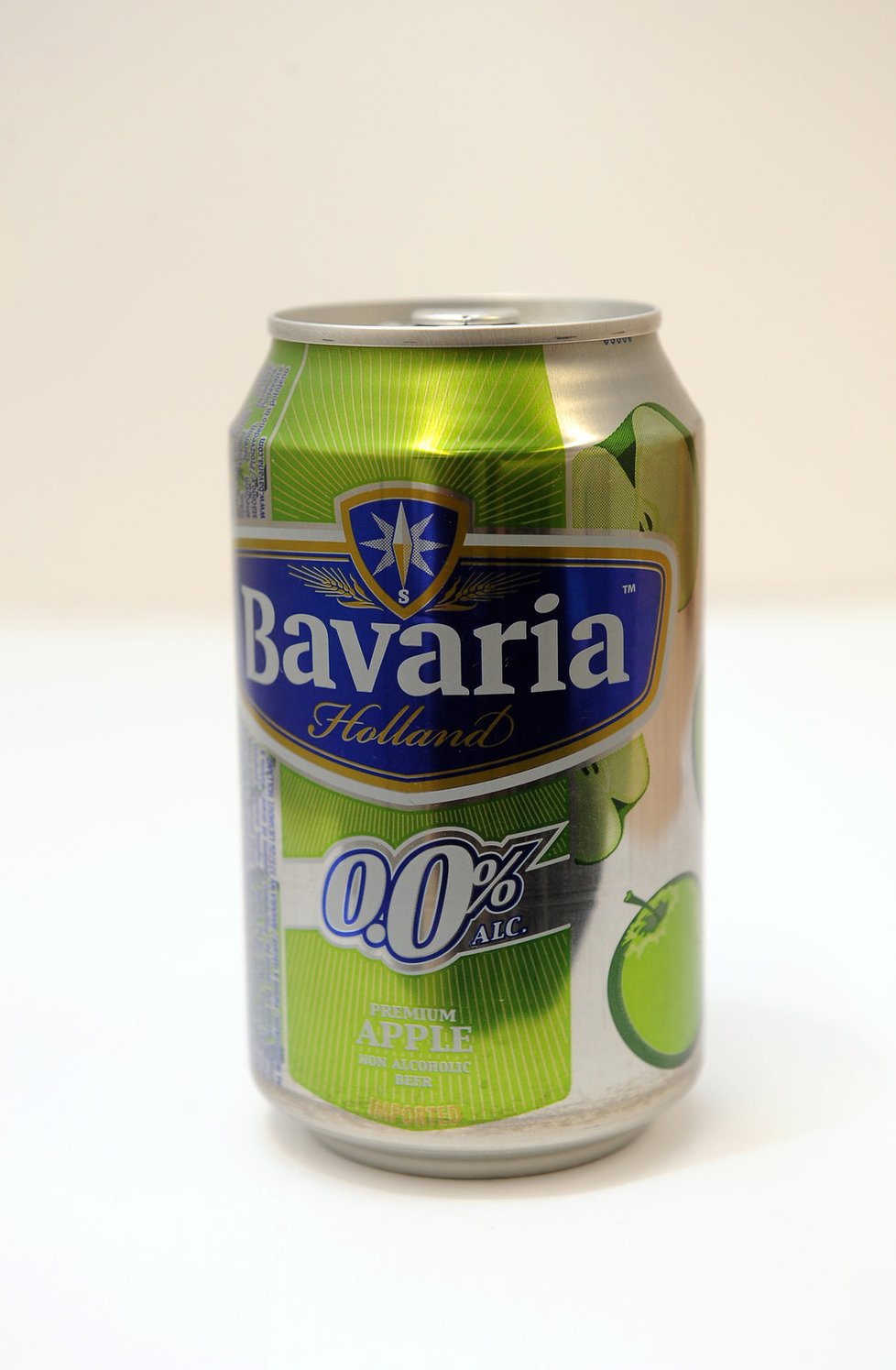 Bavaria Holland, Premium Apple Výrobce: Bavaria Chuť: jako jablečná limonáda, úplně chybí chuť piva Obsah alkoholu: 0 % Obsah piva: neuvedený Ovocná složka: neuvedena Sladidla: cukr Hodnocení odborníka: Líbí se mi údaje o energetické hodnotě na 100 ml, chybí ale informace o obsahu cukru! Známka: 2-