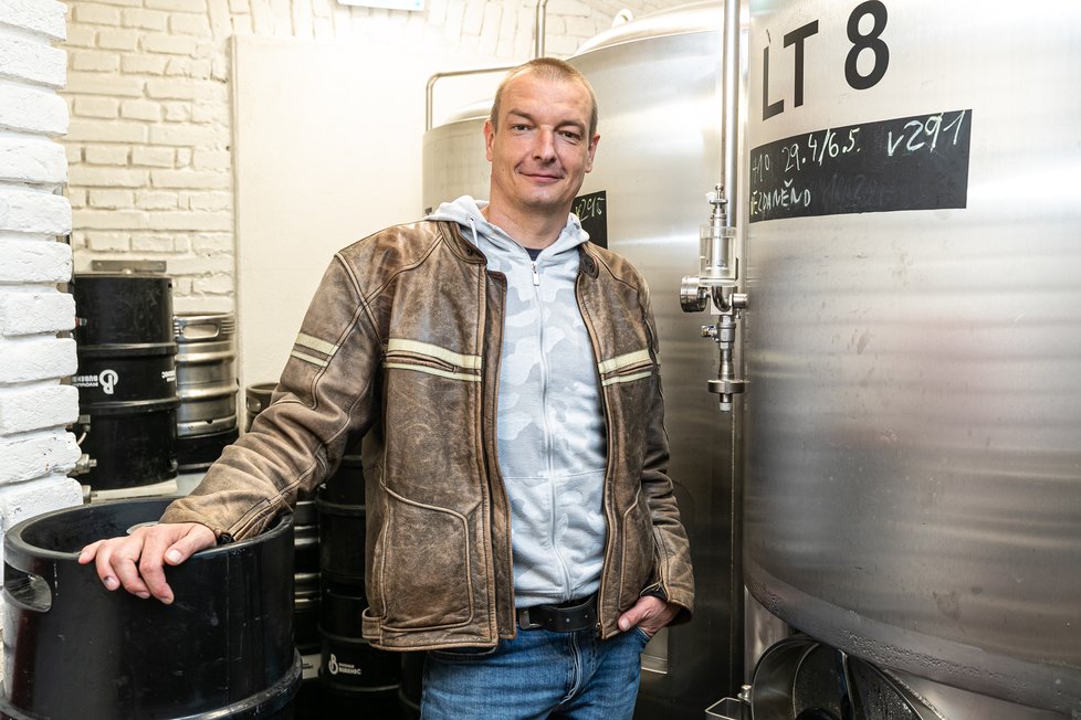 Ondřej Hlaváček je spolumajitelem Pivovaru Bubeneč. První várku domácího piva v Bubenči navařili v roce 2018.