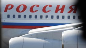 Tým ruského prezidenta si veze české pivo do letadla. Cestou do Ruska chtějí podpis smlouvy pravděpodobně řádně oslavit.