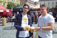 Světový Pivní festival na náměstí Svobody: polské pivo, židovské uzené hovězí a mexické burrito