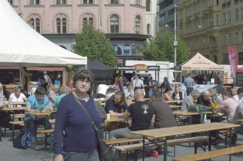 Světový Pivní festival na náměstí Svobody: polské pivo, židovské uzené hovězí a mexické burrito.