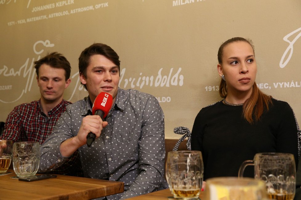 Pivo v podhradí: S Jiřím Drahošem debatovali lidé v restauraci Kotleta v centru Prahy.