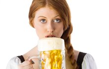 Pánové pozor, ženy začínají pít pivo!