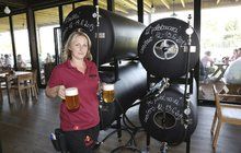 Sucho ničí chmel: Velká zpráva o zdražování piva! O které pivovary jde