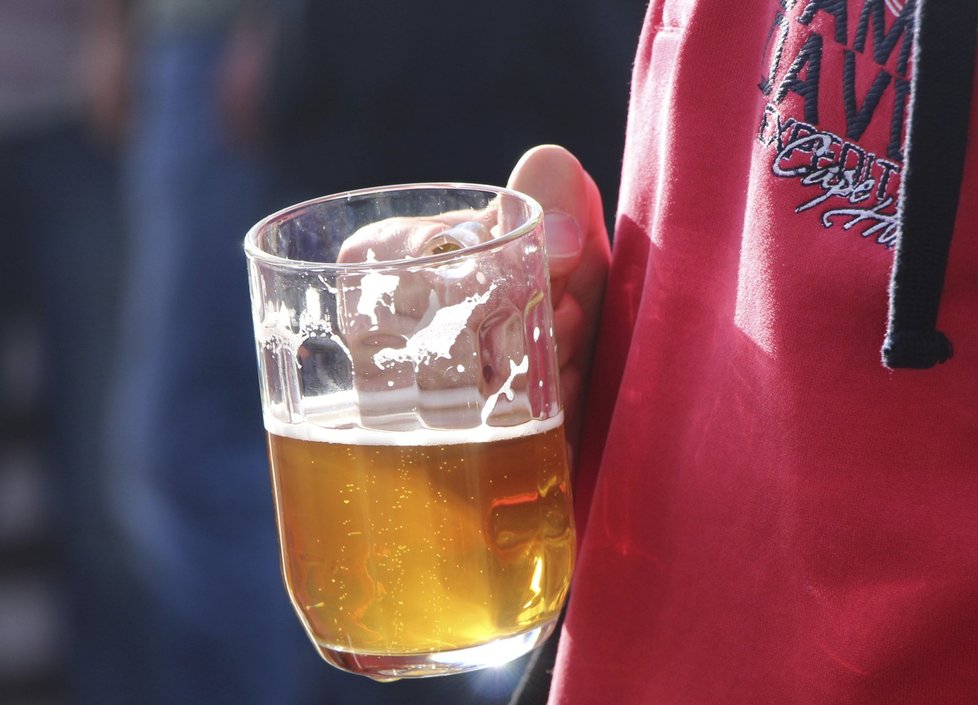 Pivo je právoplatně chloubou České republiky. Je ale závislé na úrodě chmelu a ječmenu.