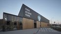 Pivovar H2 v Hostivaři je mladším bratrem kilometr vzdálené budovy H1. Obě dvě má na svědomí architektonické studio ADR. Pivovar H2 v Hostivaři je mladším bratrem kilometr vzdálené budovy H1. Obě dvě má na svědomí architektonické studio ADR.