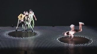 Ohromující taneční vystoupení, které spojuje virtuální a reálný svět