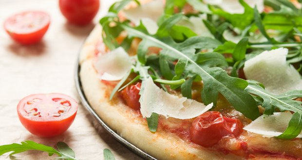 Připravte si doma jednoduchou a rychlou pizzu!