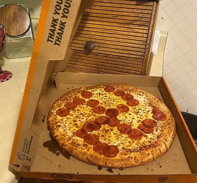 Nacistická pizza vyděsila zákazníky.