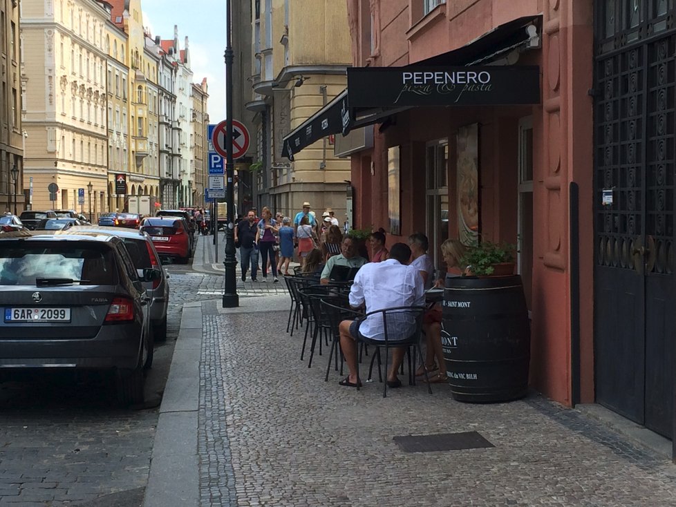 Pizzeria Pepe Nero v centru města představuje luxusní kategorii, co se kvalitní pizzy týče.