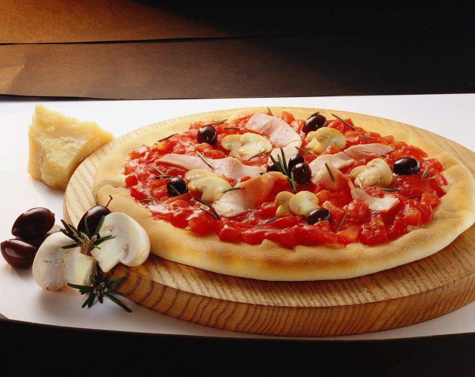 První Havajskou pizzu vytvořil Sam Panopoulos v roce 1962.