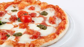 Pizza. Ani ta už není nejlevnější. Přišlo zdražení kvůli EET.