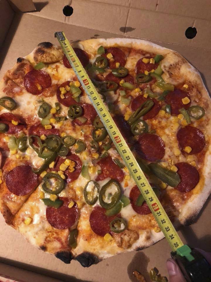 Zákazníci jsou nespokojení s velikostí dodané pizzy od řetězce Telepizza.