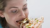 31 let jí jenom pizzu! Zemře, jestli nepřestane, varují lékaři