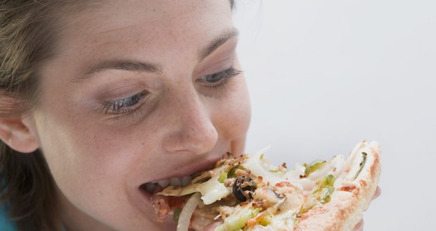 Britka Claire 31 let do úst nedala nic než pizzu. To by ji mohlo zabít - ilustrační foto