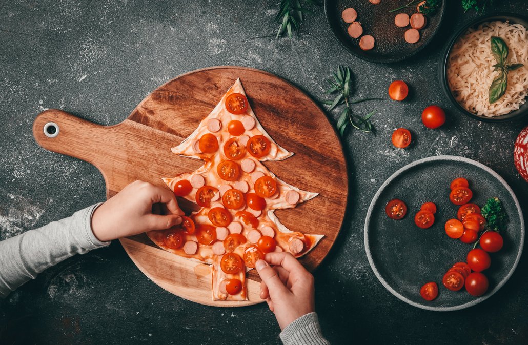 Z těsta na pizzu můžete vykrojit tvar stromečku