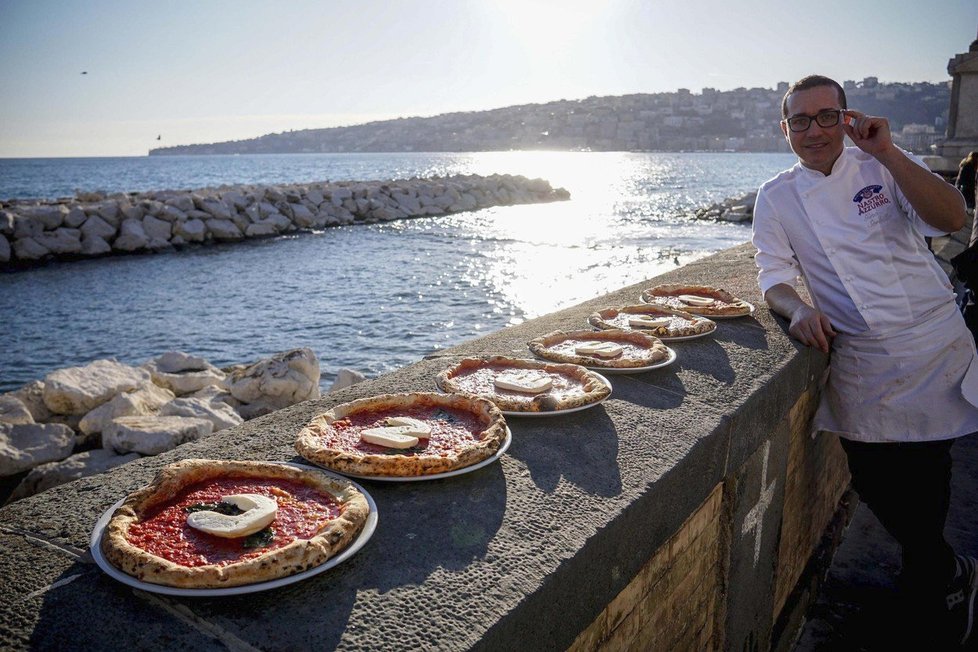 Pizzeria Gina Sorbilla patří k nejvyhlášenějším podnikům svého druhu v  Neapoli