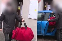 Dva mladíci z Nového Města pod Smrkem si objednali šest pizz: Kurýra místo placení zmlátili a okradli