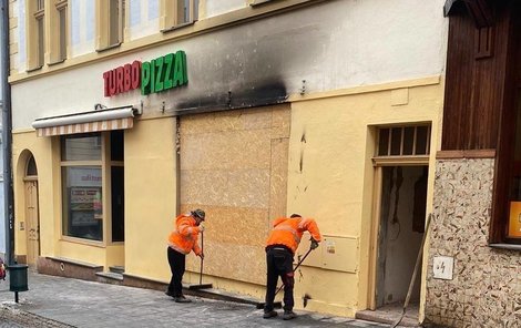 Odporný konkurenční boj? Majitel vyhořelé pizzerie vyhlásil na dopadení žháře odměnu
