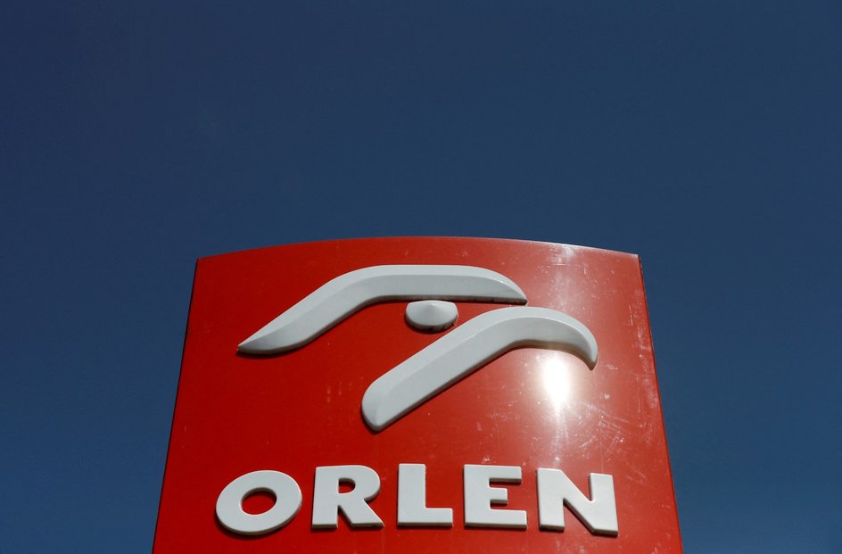 Pokud by mimořádná daň skutečně dopadla na rafinerský a palivový byznys, nejzasaženějšími firmami by byly polská společnost PKN Orlen, maďarská firma MOL a státní podnik Čepro.