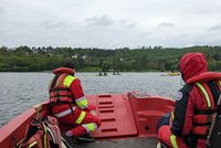 Drama na Pryglu: Muž vypadl při závodech z plachetnice, záchranáři ho oživili