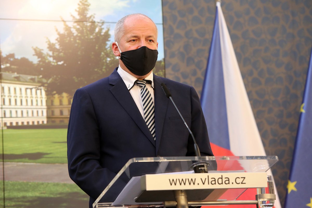 Ministr zdravotnictví Roman Prymula (za ANO) na konferenci po mimořádném jednání vlády (8.10.2020)