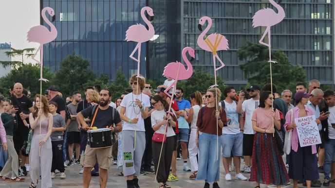Protesty proti záměru vybudovat v Albánii několik luxusních resortů v chráněných oblastech Protesty proti záměru vybudovat v Albánii několik luxusních resortů v chráněných oblastech