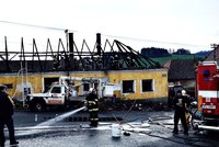 Požár domu v Plánici: Během hašení se ozval výbuch!