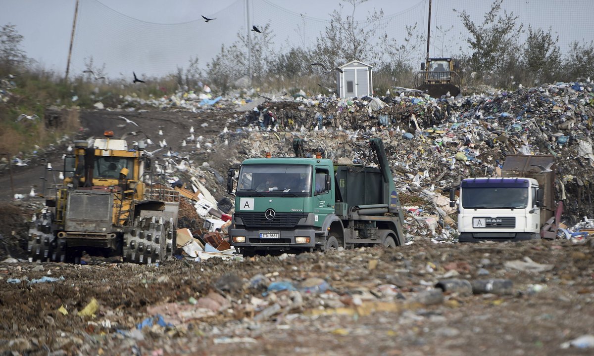 Každý druhý plast končí na skládce!