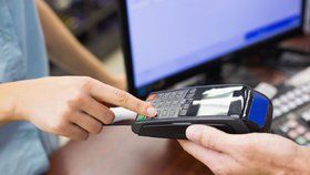 Mýtus: Díky zachycení bezkontaktních dat mohou zloději vyrobit falešnou kartu a použít ji k transakci