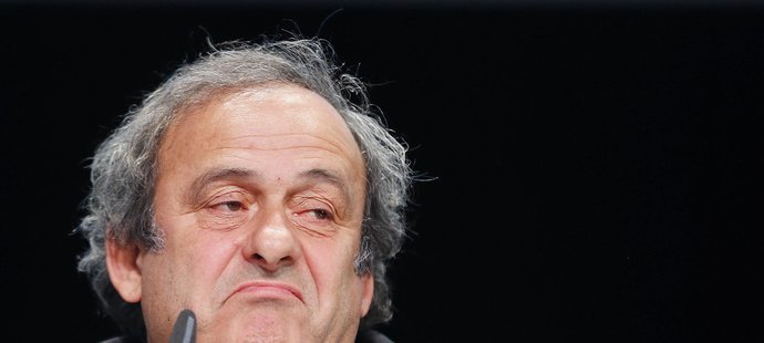 Předseda UEFA Michel Platini se tvrdě opřel do šéfa FIFA Seppa Blattera