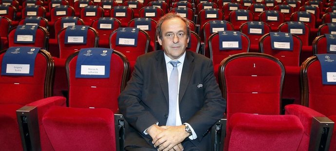 Všech 54 členských zemí UEFA podpořilo suspendovaného předsedu Michela Platiniho
