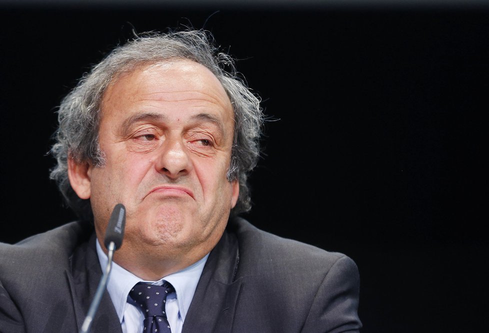 Předseda UEFA Michel Platini se tvrdě opřel do šéfa FIFA Seppa Blattera