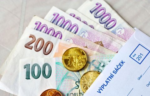 Česká žena vydělává na roční plat muže průměrně 14 měsíců, spočítali experti