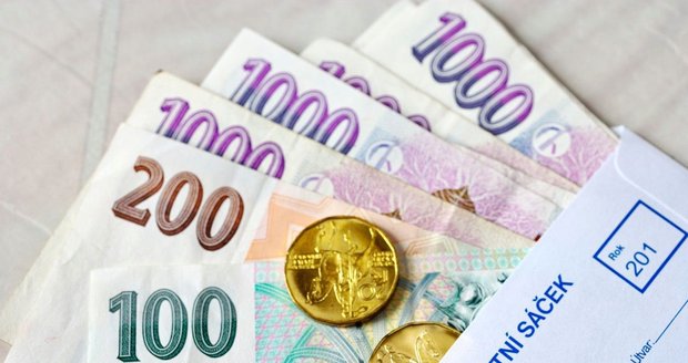 Česká žena vydělává na roční plat muže průměrně 14 měsíců, spočítali experti