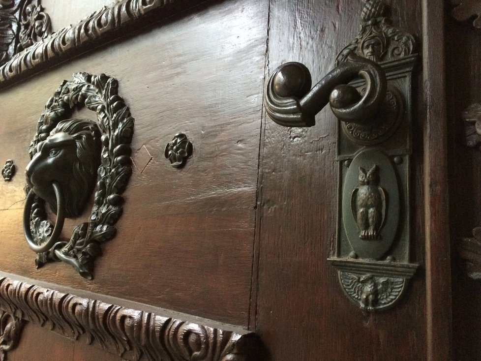 Vrata u Národní třídy jsou původní, pocházejí z roku 1822.