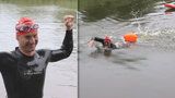 Dokázal to! Marek Jedlička jako první plavec zdolal Baťův kanál: Uplaval 43 kilometrů