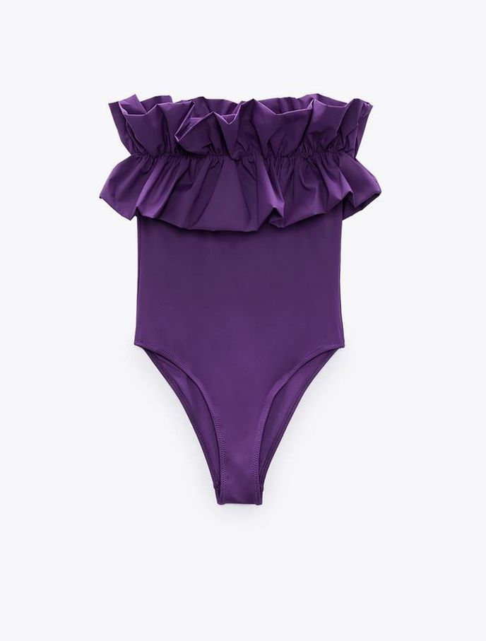 Jednodílné plavky s maxi volánem, Zara, 699 Kč Jednodílné plavky s maxi volánem, Zara, 699 Kč